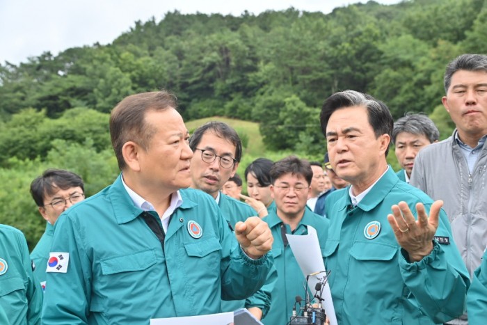 호우 피해지역 현장 방문(부여 구교리를 찾은 이상민 행안부 장관과 김태흠 충남도지사).jpeg