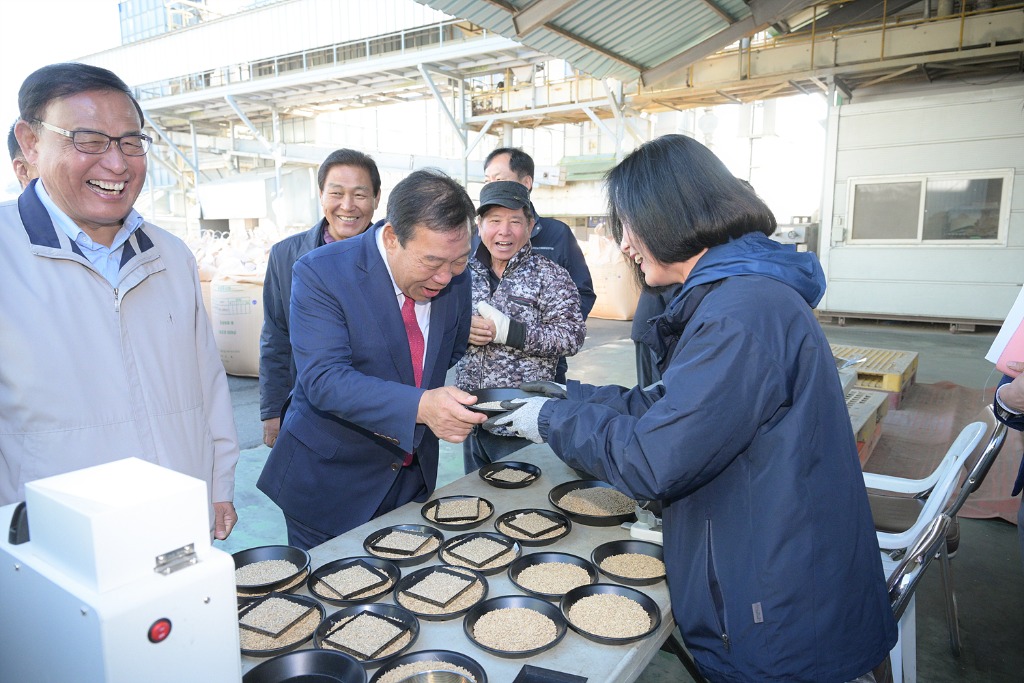 최민호_시장__공공비축미곡_첫_매입_현장_방문(2).JPG